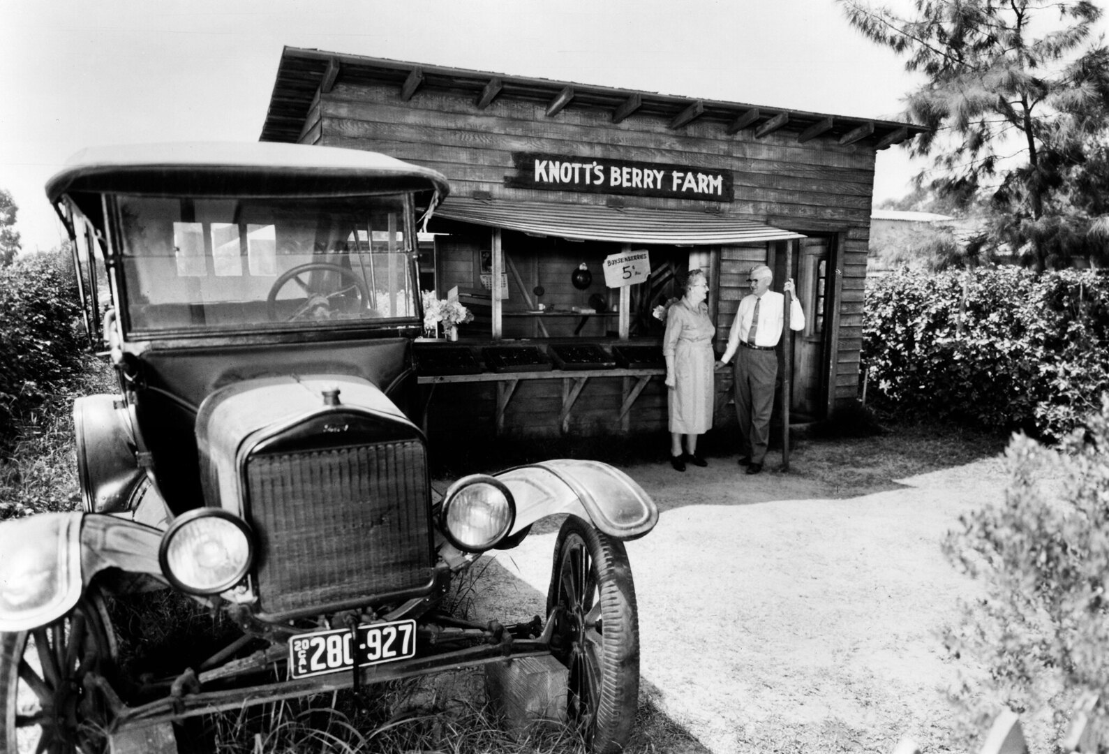 Historical Photo of Walter Knott and Original Berry Stand